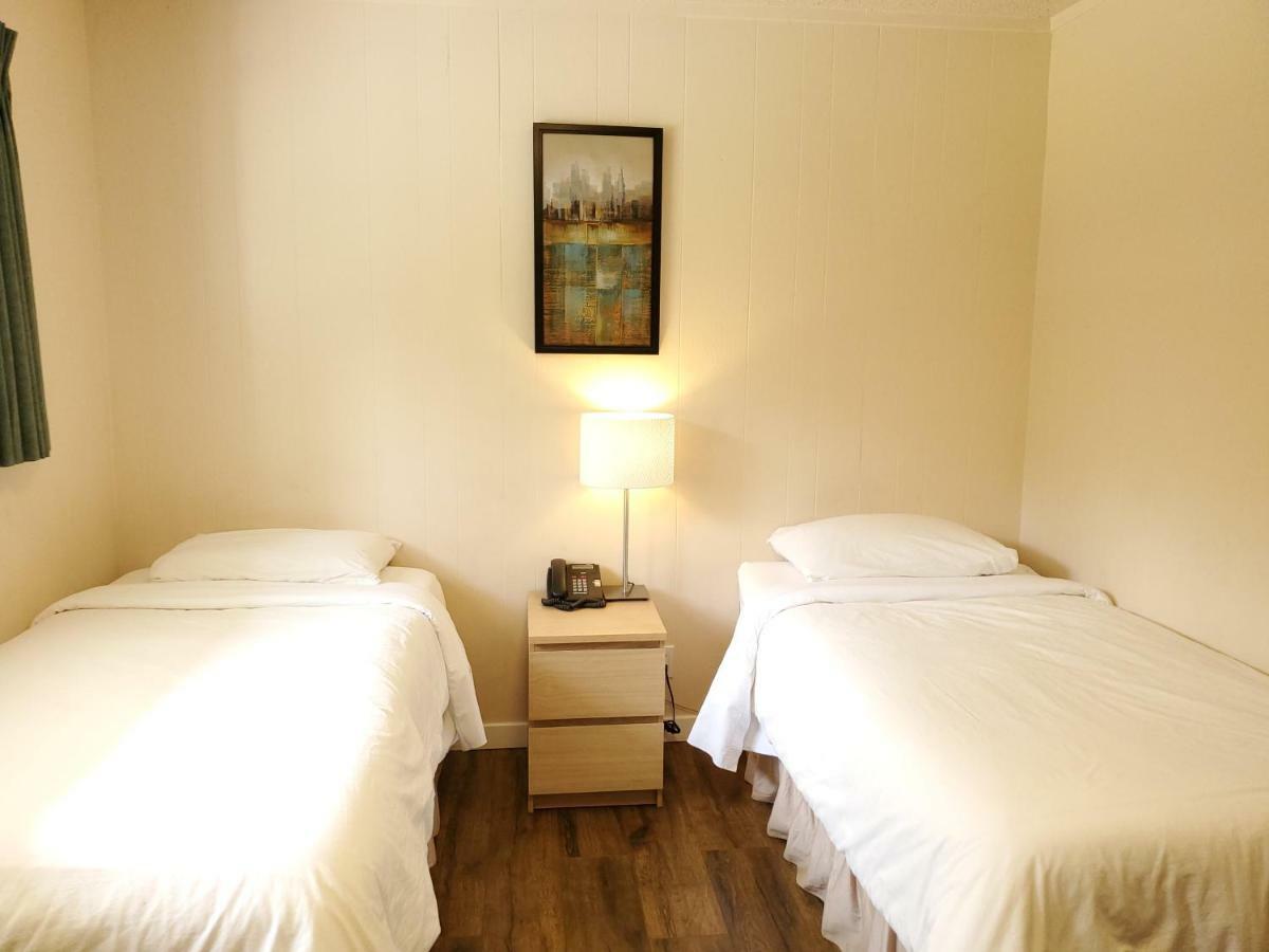 The Hitching Post Motel Пембертон Экстерьер фото
